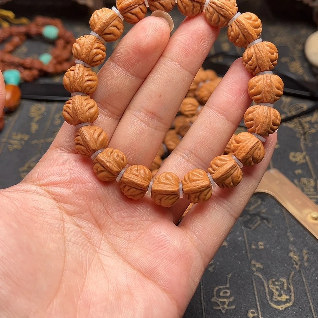 吊坠桃核赤金风雨手串