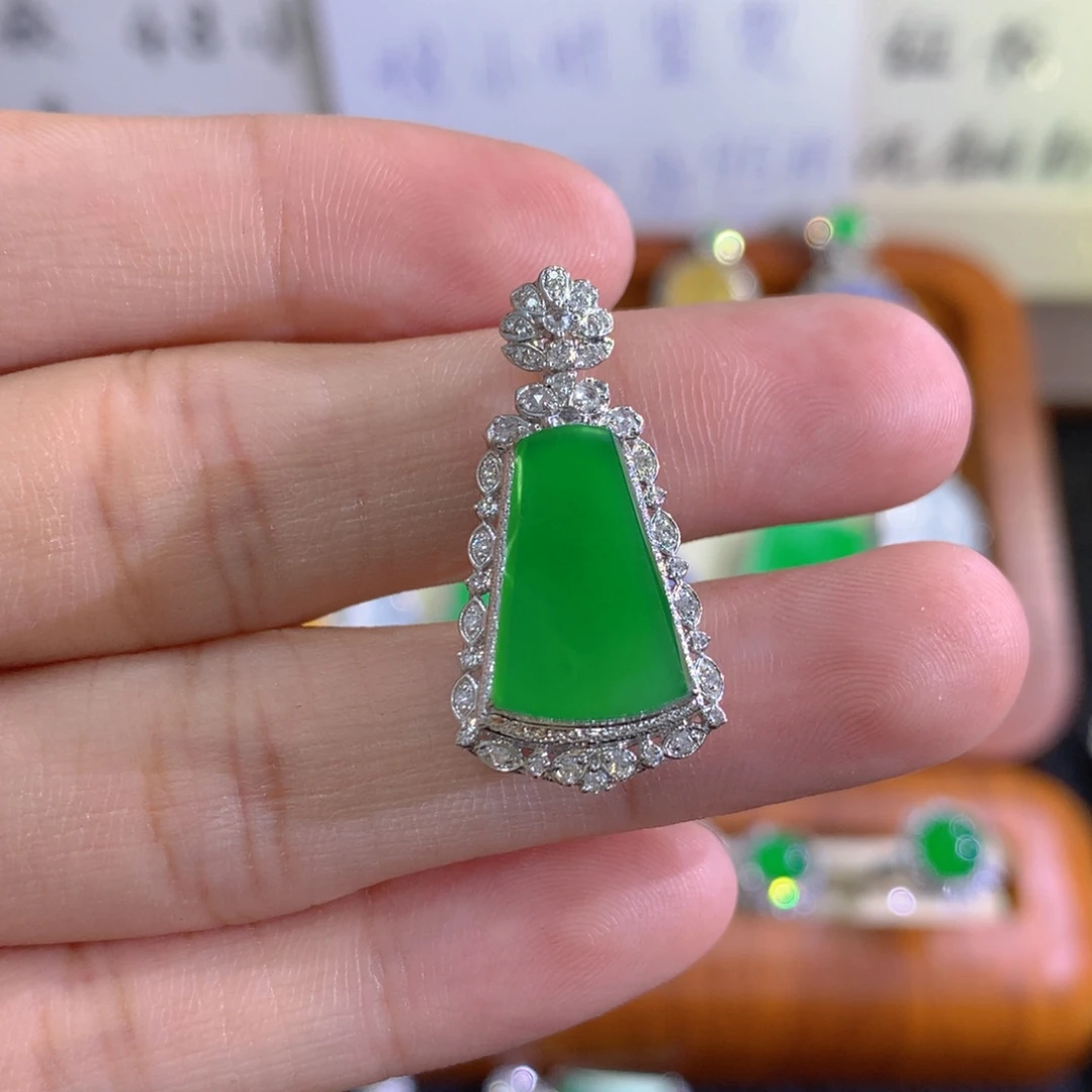 翡翠18K金镶嵌吊坠(不含链)无事牌