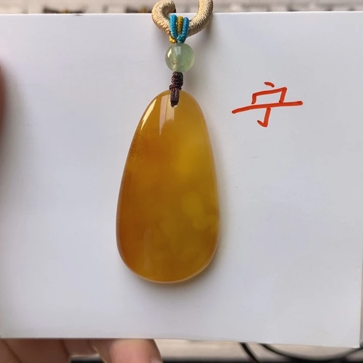 未镶嵌琥珀珠宝奇石