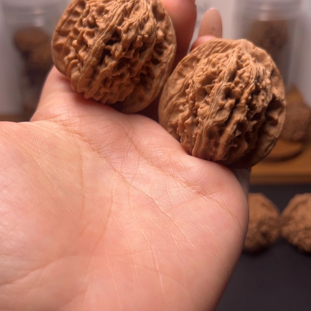 把件文玩核桃四座楼40左右有瑕疵，练手对，随机发货，不退换