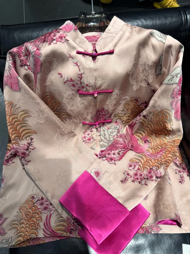 新中式刺绣图案外套