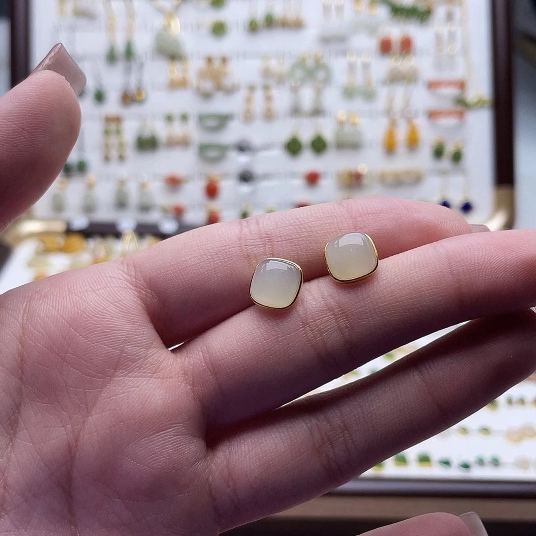 和田玉未镶嵌耳饰