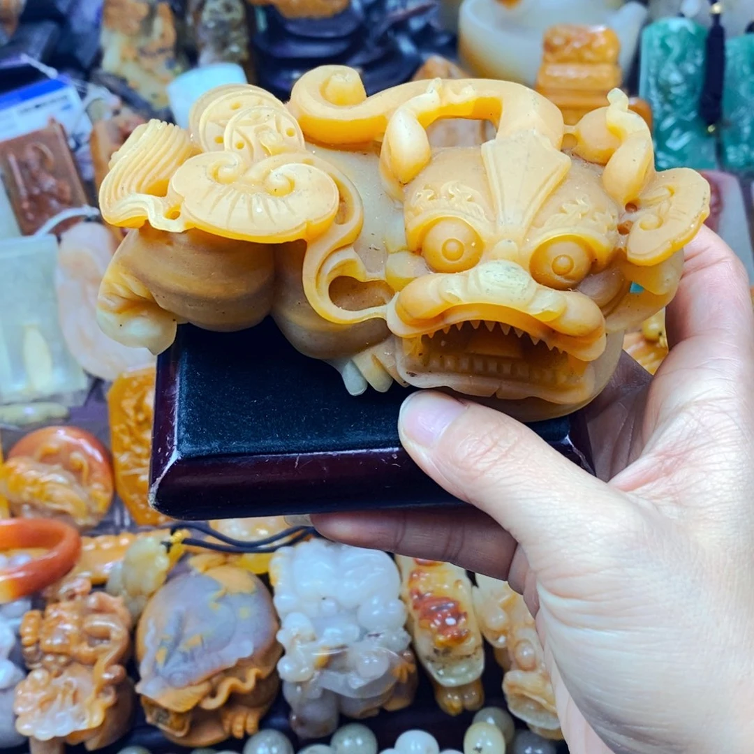 石英质玉（黄龙玉）未镶嵌颈饰