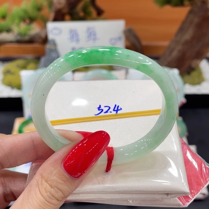 翡翠未镶嵌手镯（贵妃镯）缅甸翡翠