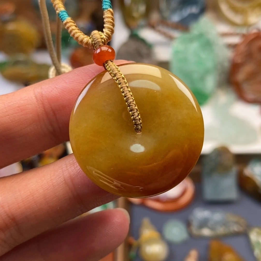 翡翠未镶嵌颈饰平安扣