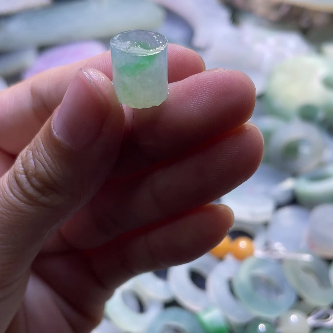 刘***：定制翡翠未镶嵌翡翠