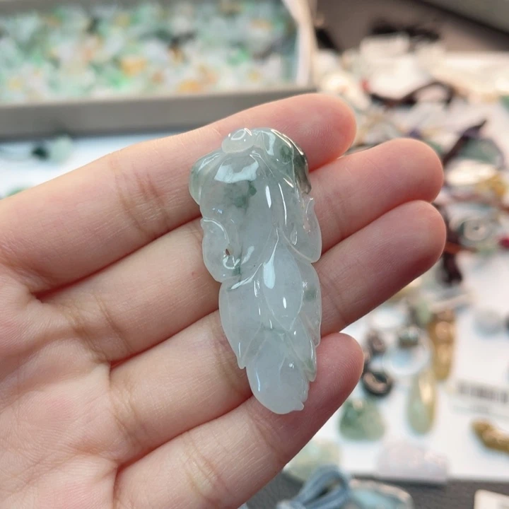 用***0翡翠未镶嵌颈饰A货翡翠不退不换