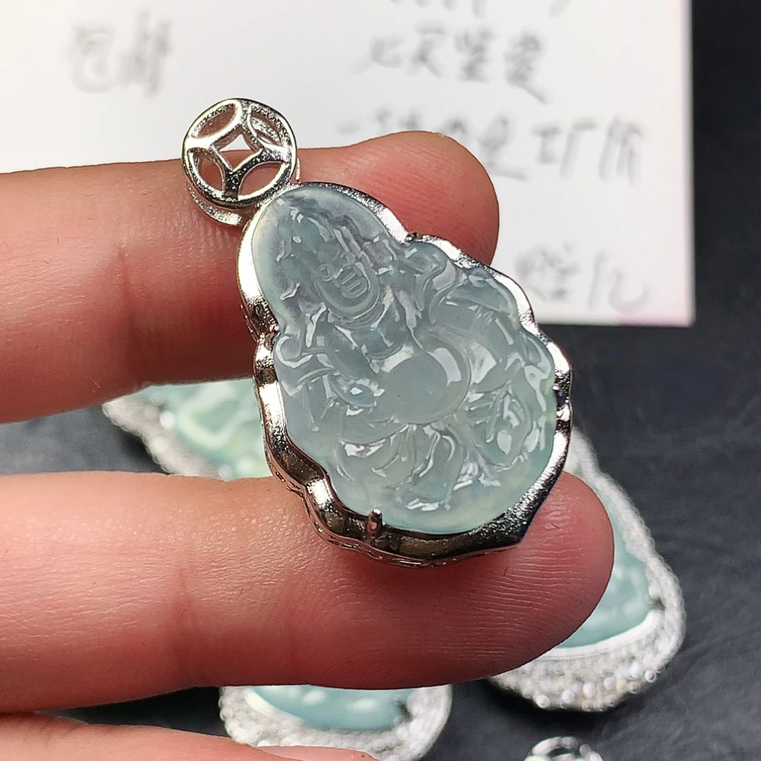 翡翠未镶嵌颈饰财神
