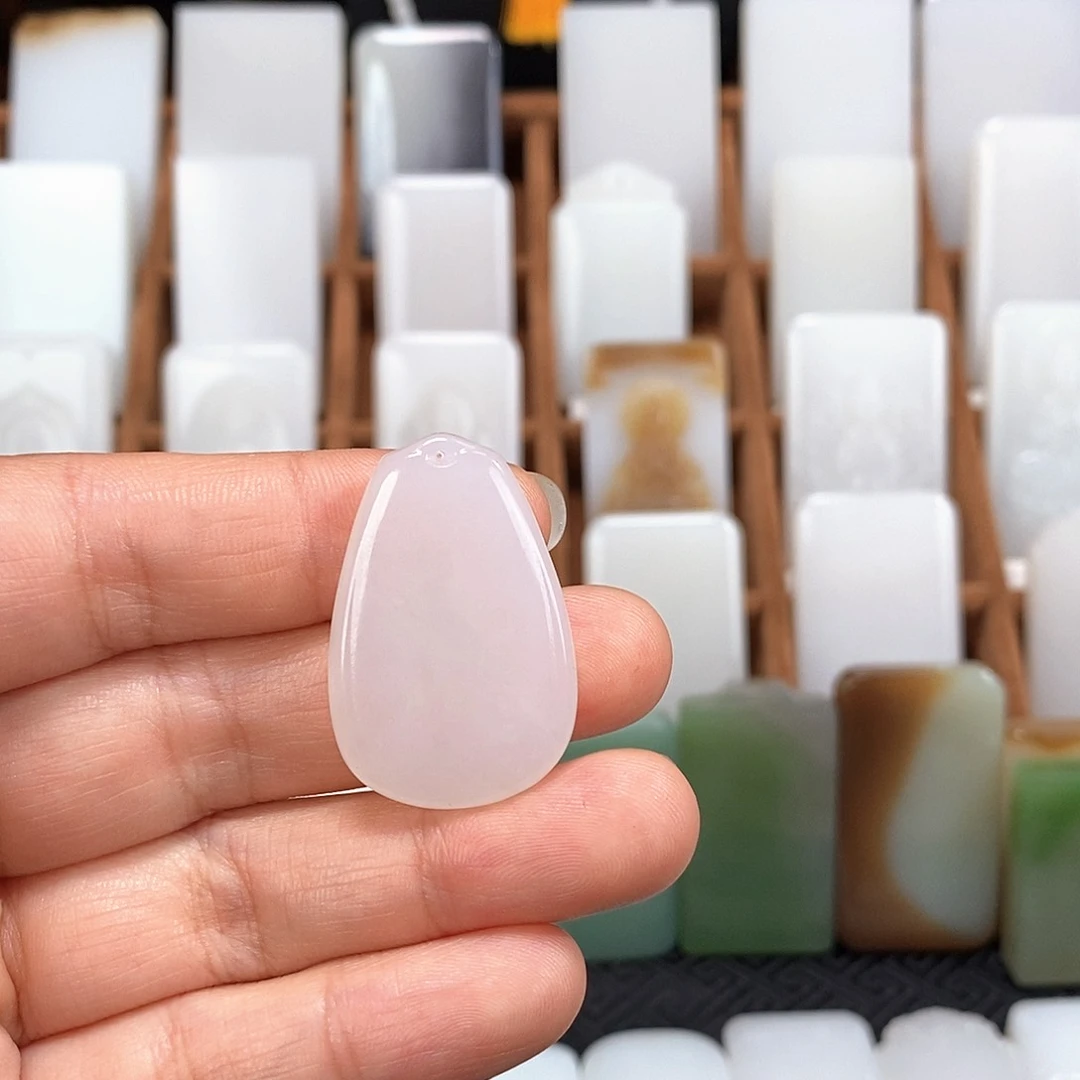 颈饰未镶嵌和田玉小*狼