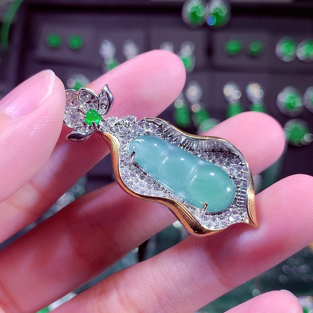 颈饰未镶嵌翡翠天然
