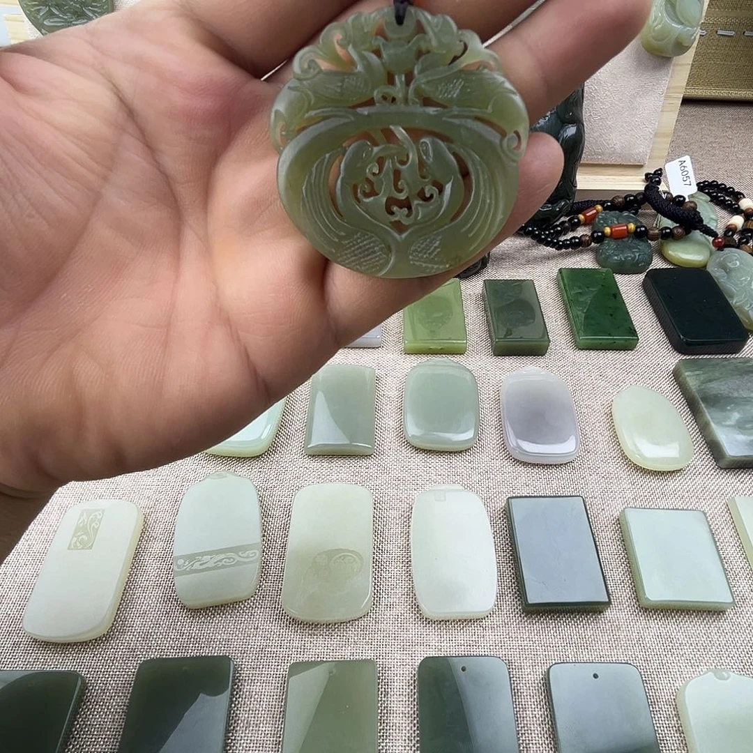 和田玉未镶嵌颈饰