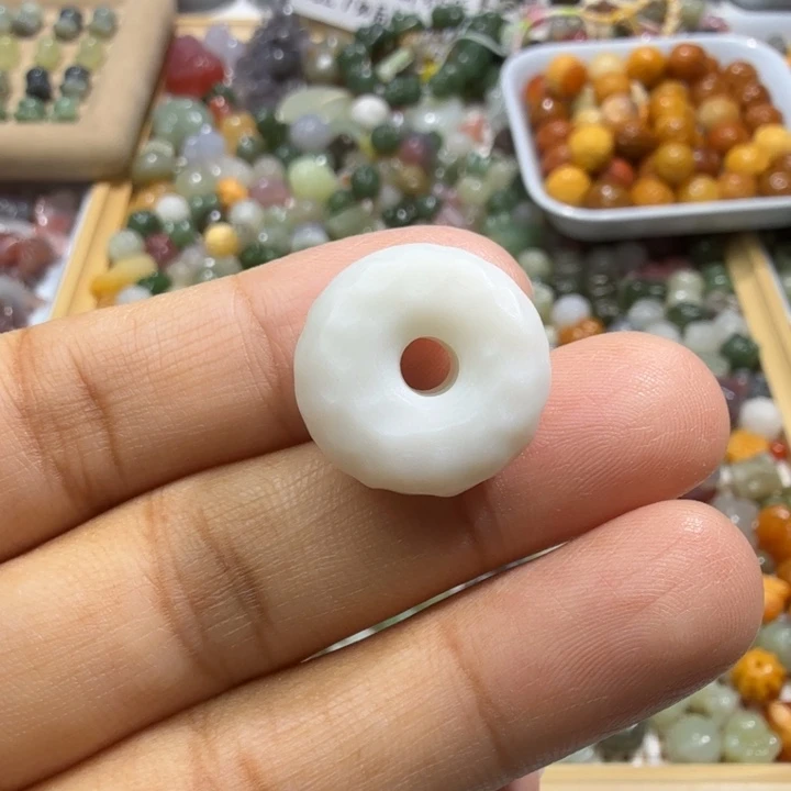 和田玉未镶嵌珠宝半成品