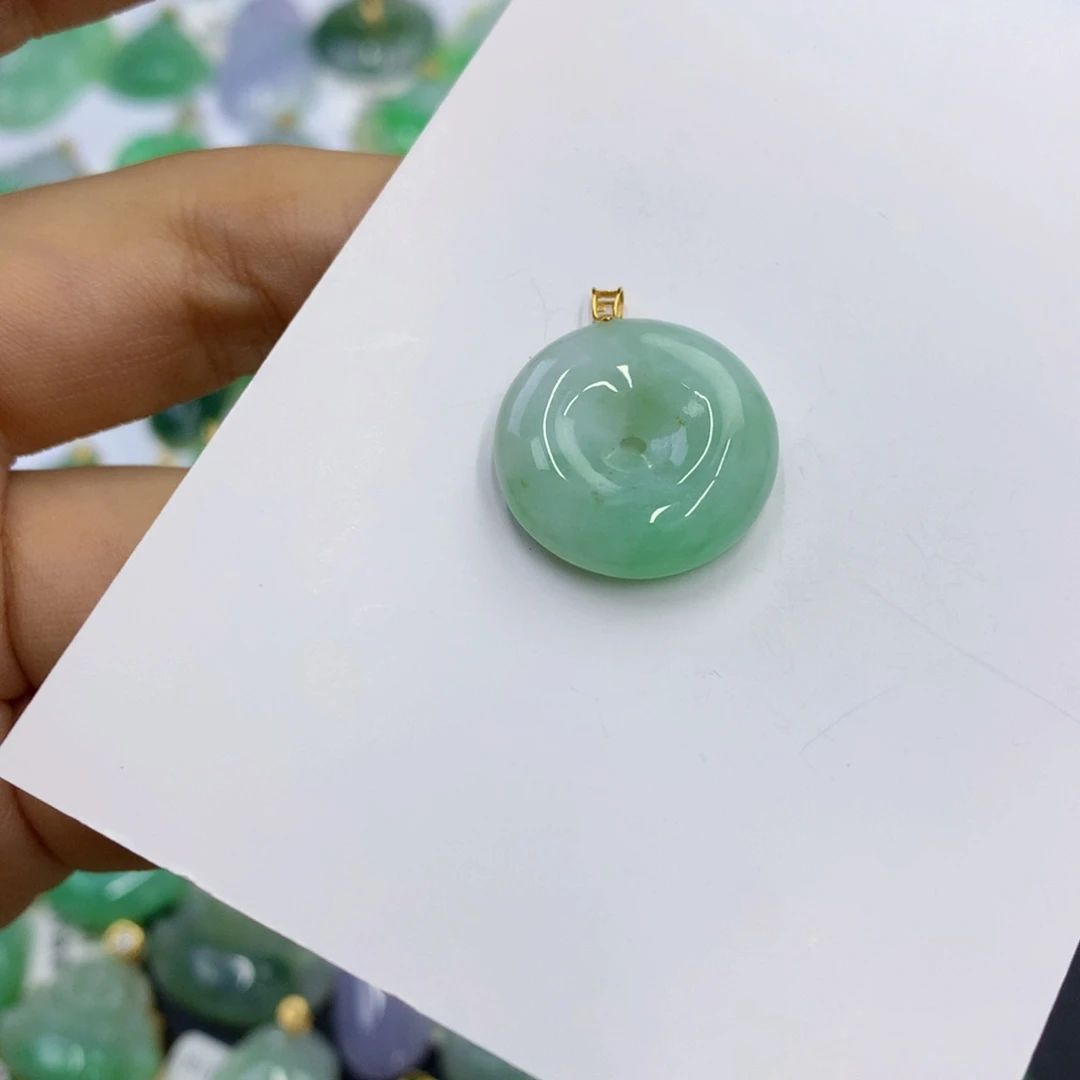 翡翠18K金镶嵌颈饰翡翠
