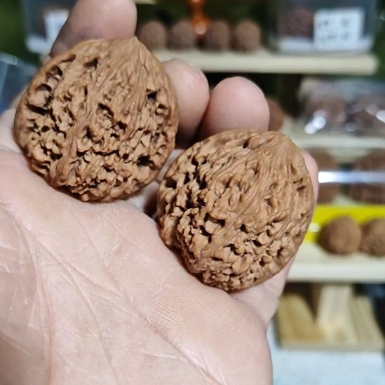 39加尺寸三角桩南疆石，有瑕疵