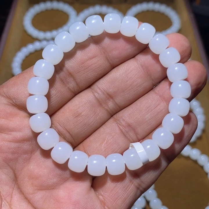 董***生和田玉（白玉）未镶嵌颈饰