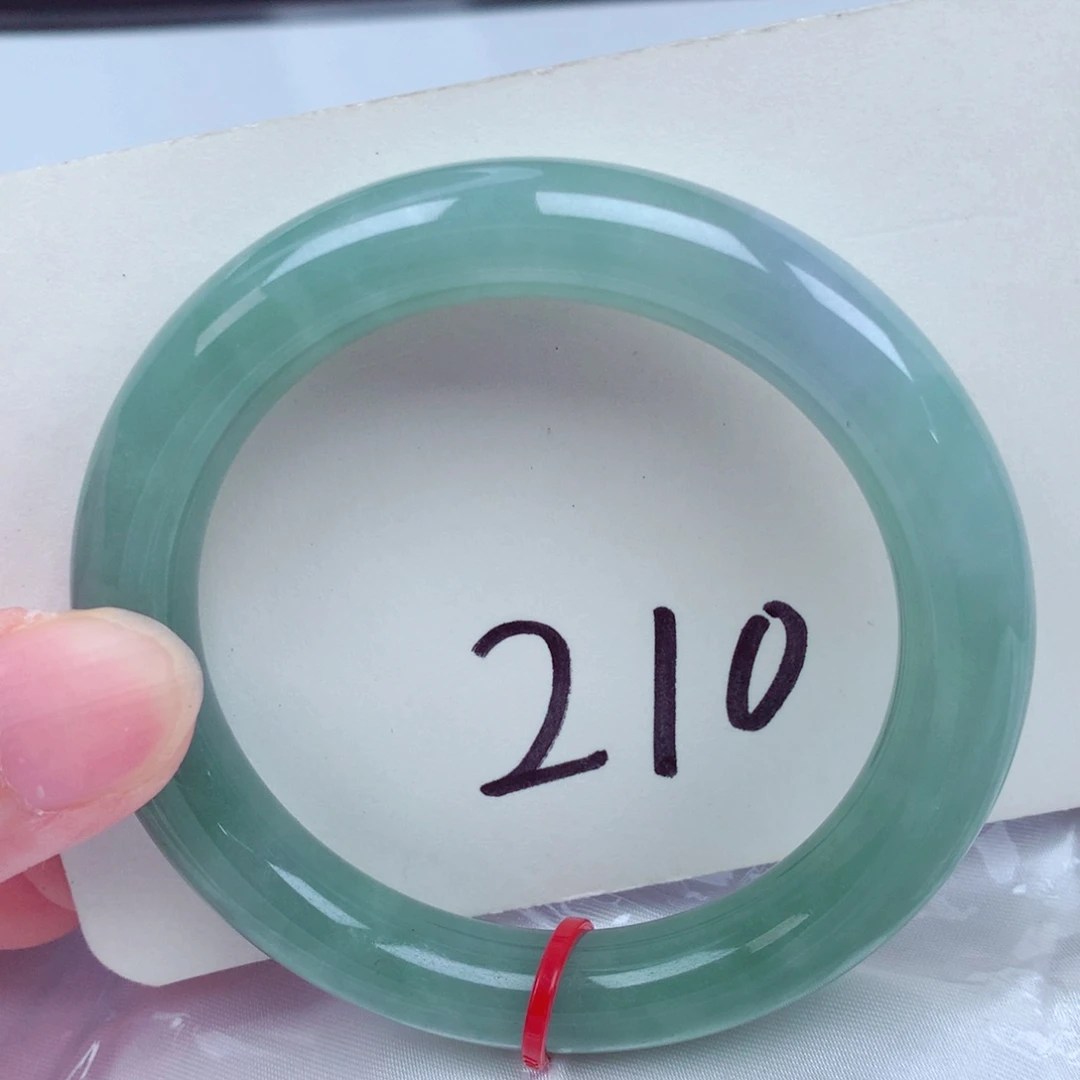 翡翠手镯未镶嵌翡翠