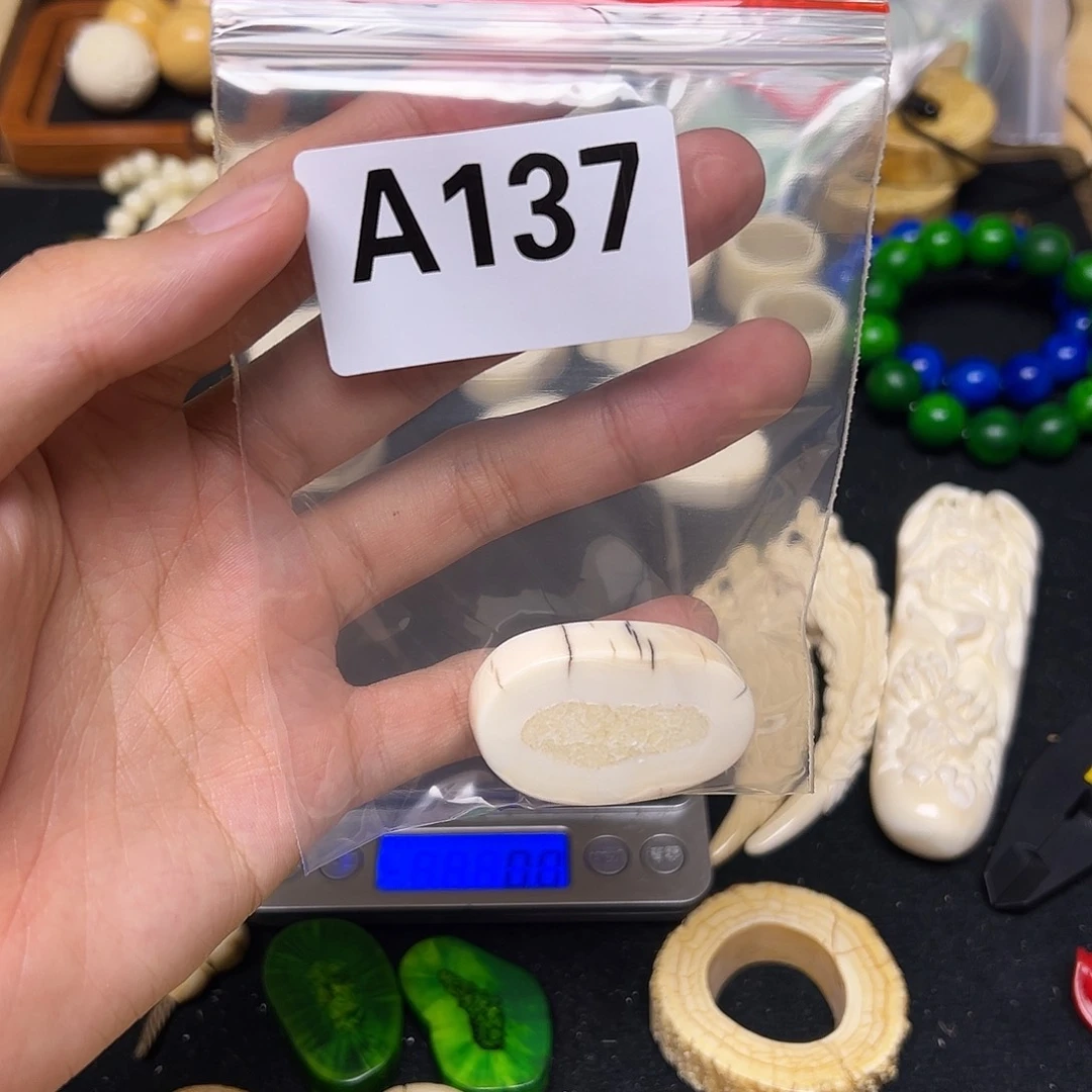 偷***猫天然猛犸象牙雕刻品