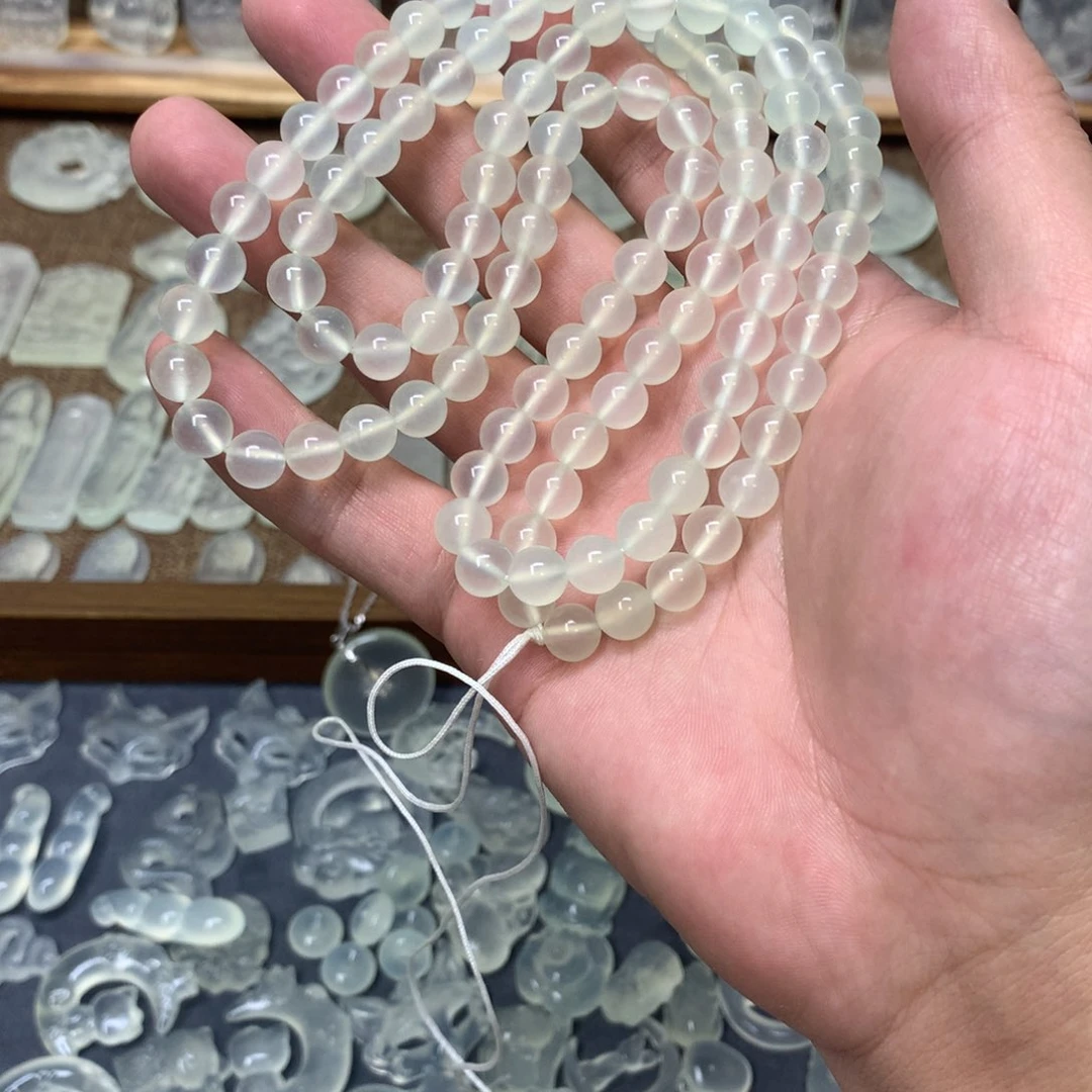 蛇纹石玉颈饰未镶嵌m****?