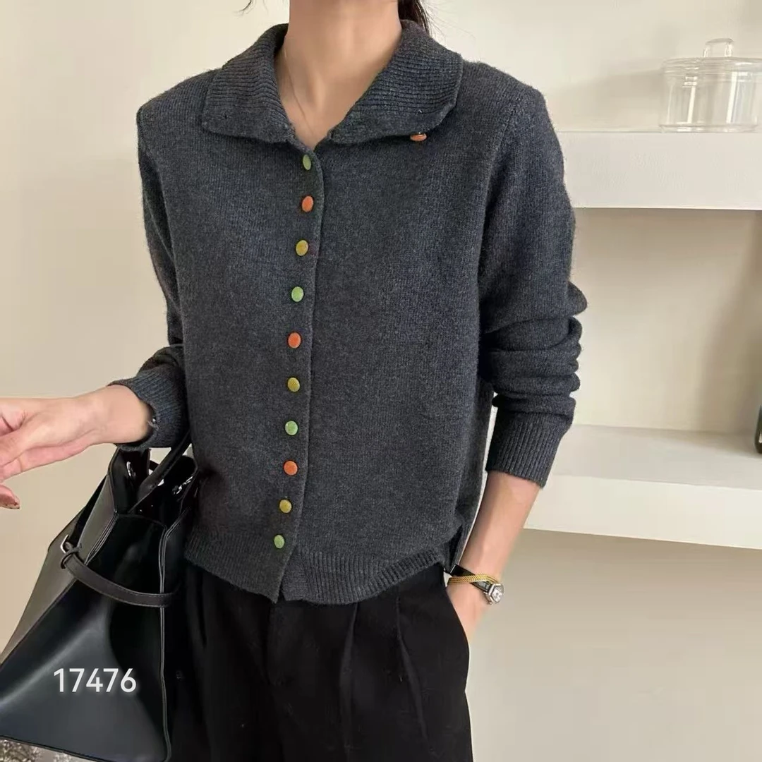 17476 CHUXUN（部无水洗唛介意慎拍)坑条立领宽松针织衫