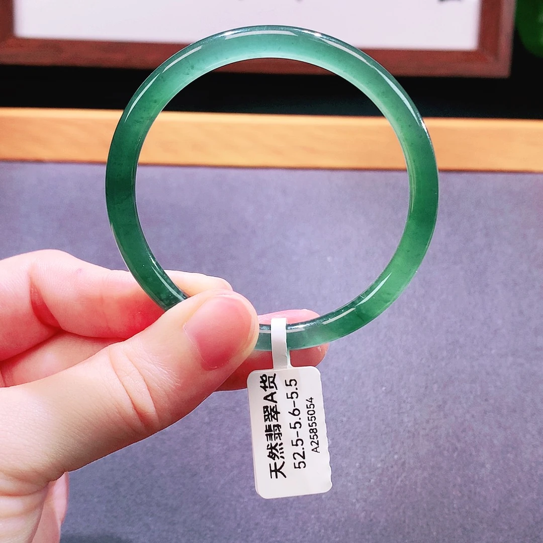 翡翠手镯未镶嵌天然翡翠