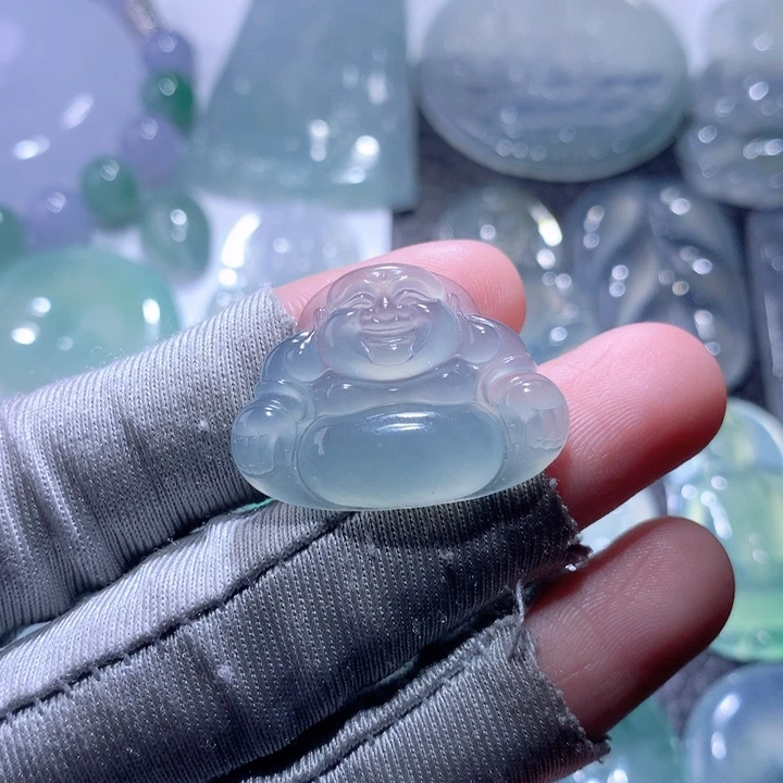 翡翠未镶嵌颈饰佛