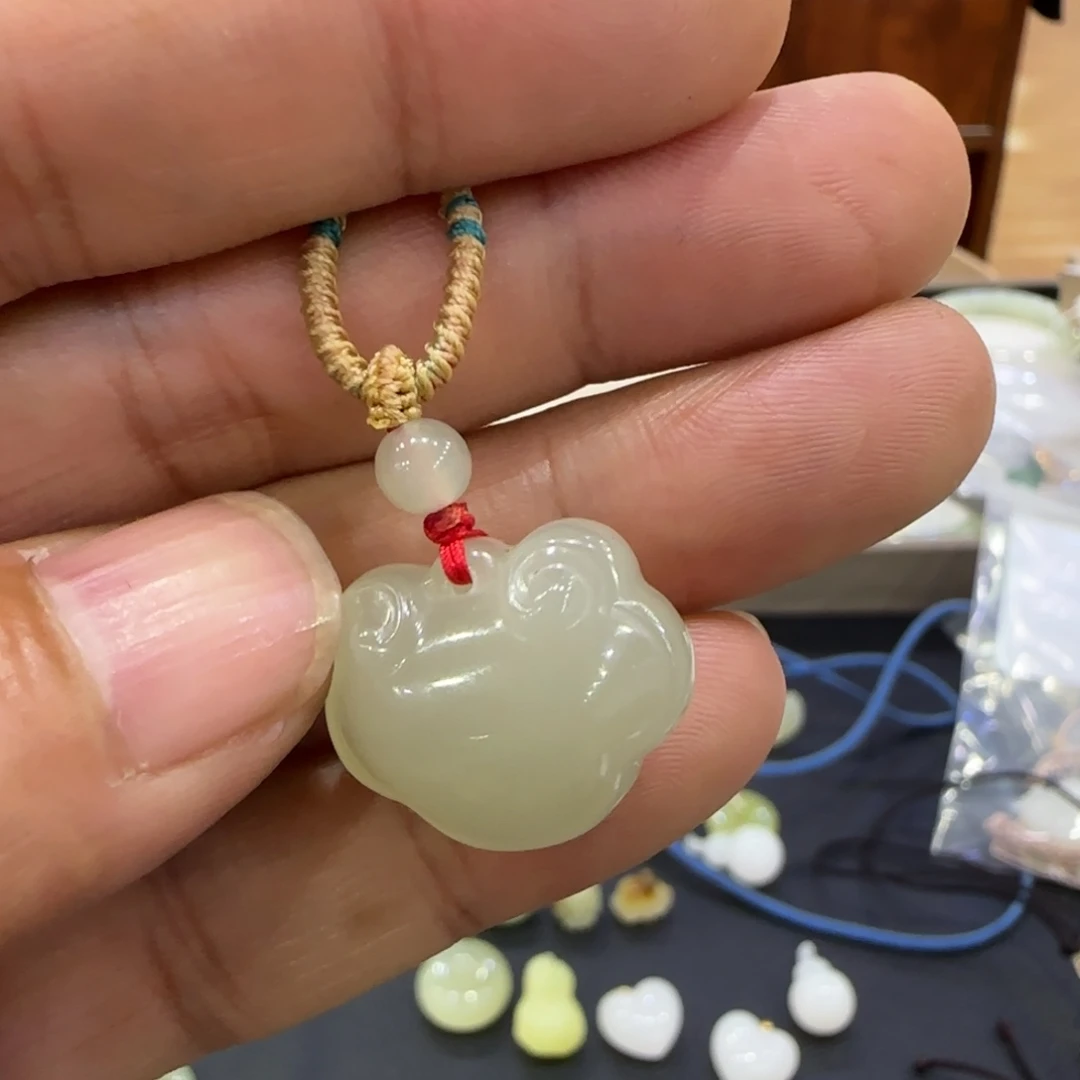 詩***华和田玉未镶嵌颈饰