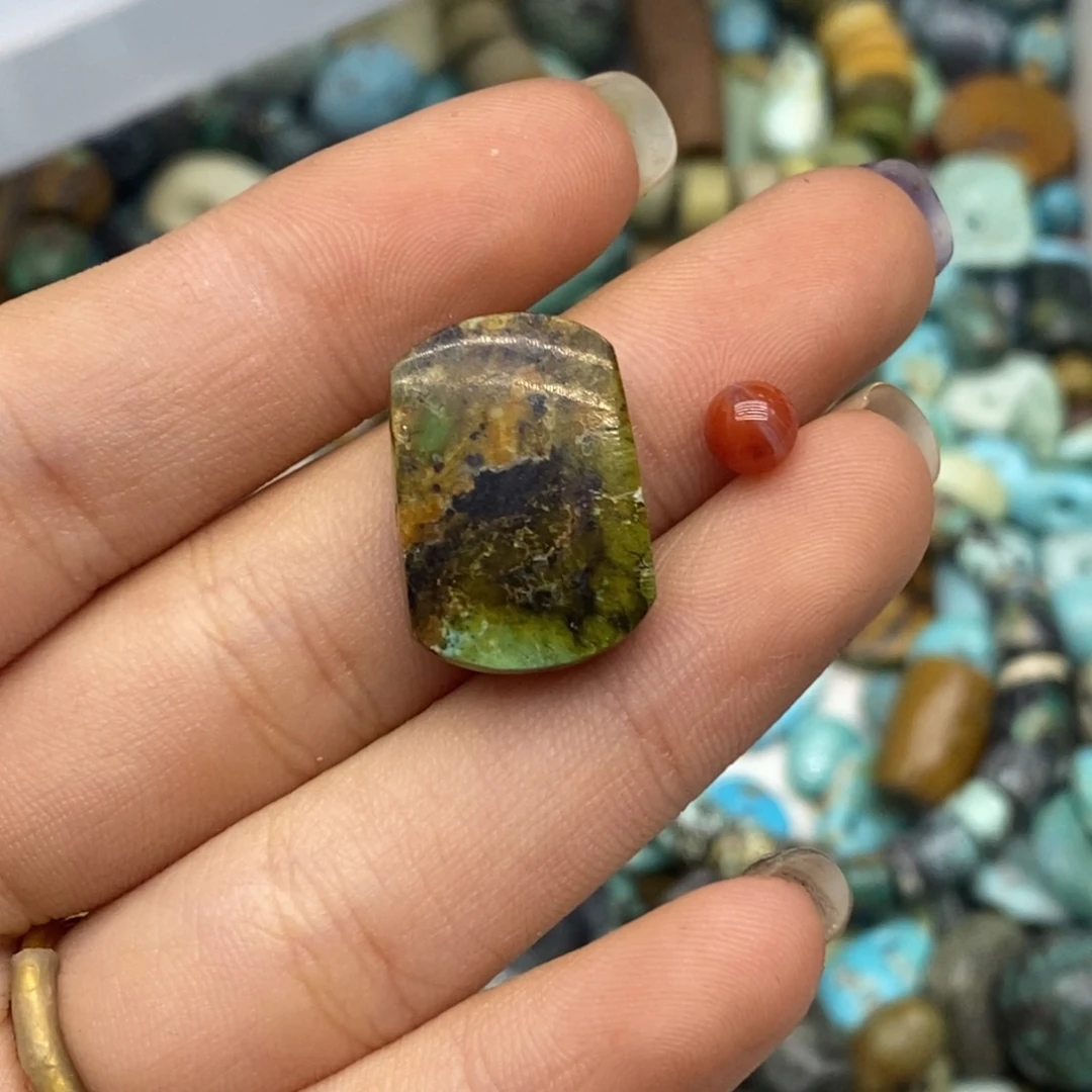 行***疆南红玛瑙未镶嵌珠宝奇石