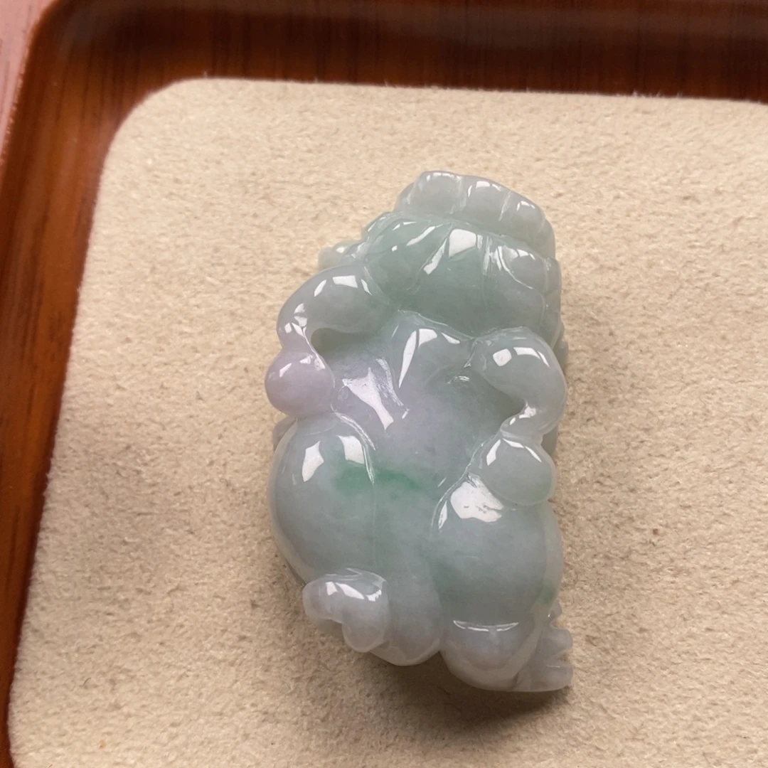 翡翠未镶嵌颈饰如意貔貅