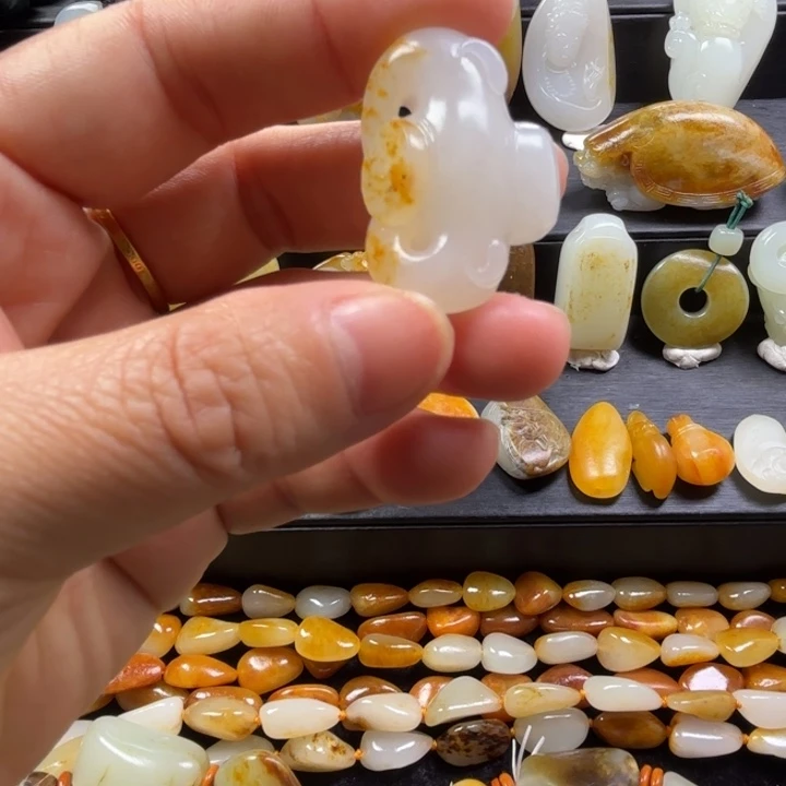 和田玉颈饰未镶嵌