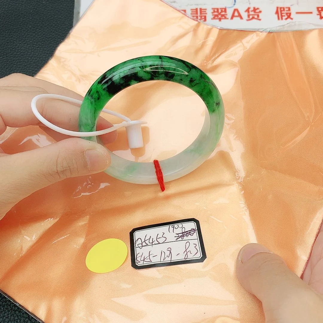 翡翠手镯未镶嵌我