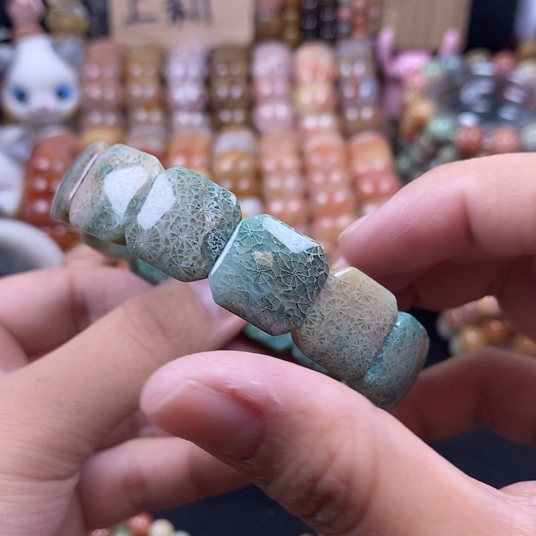 未镶嵌手牌硅化珊瑚（珊瑚玉）绿蕾丝 10