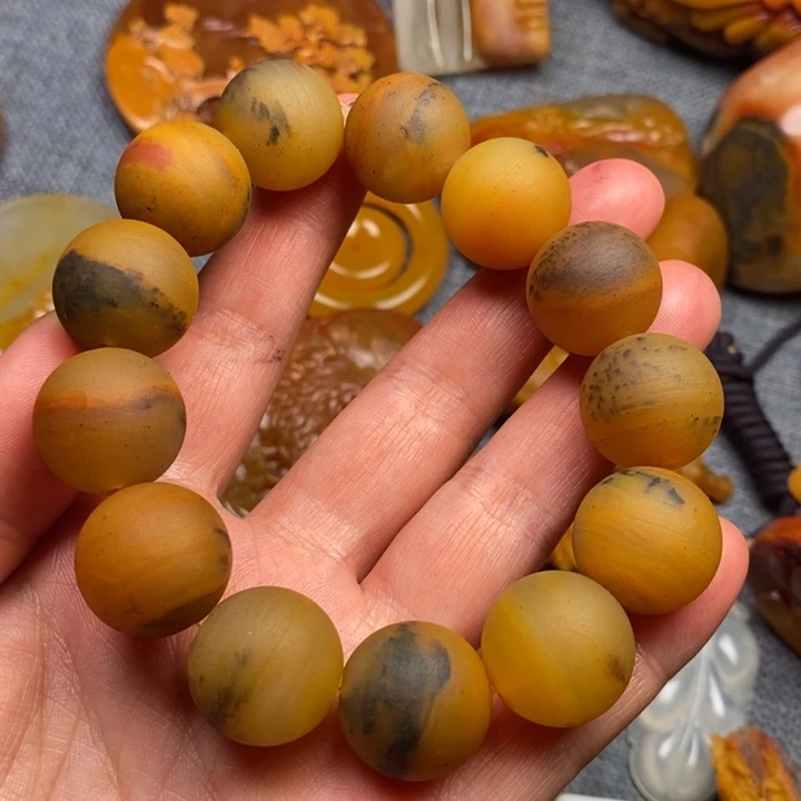 石英质玉（黄龙玉）合金颈饰