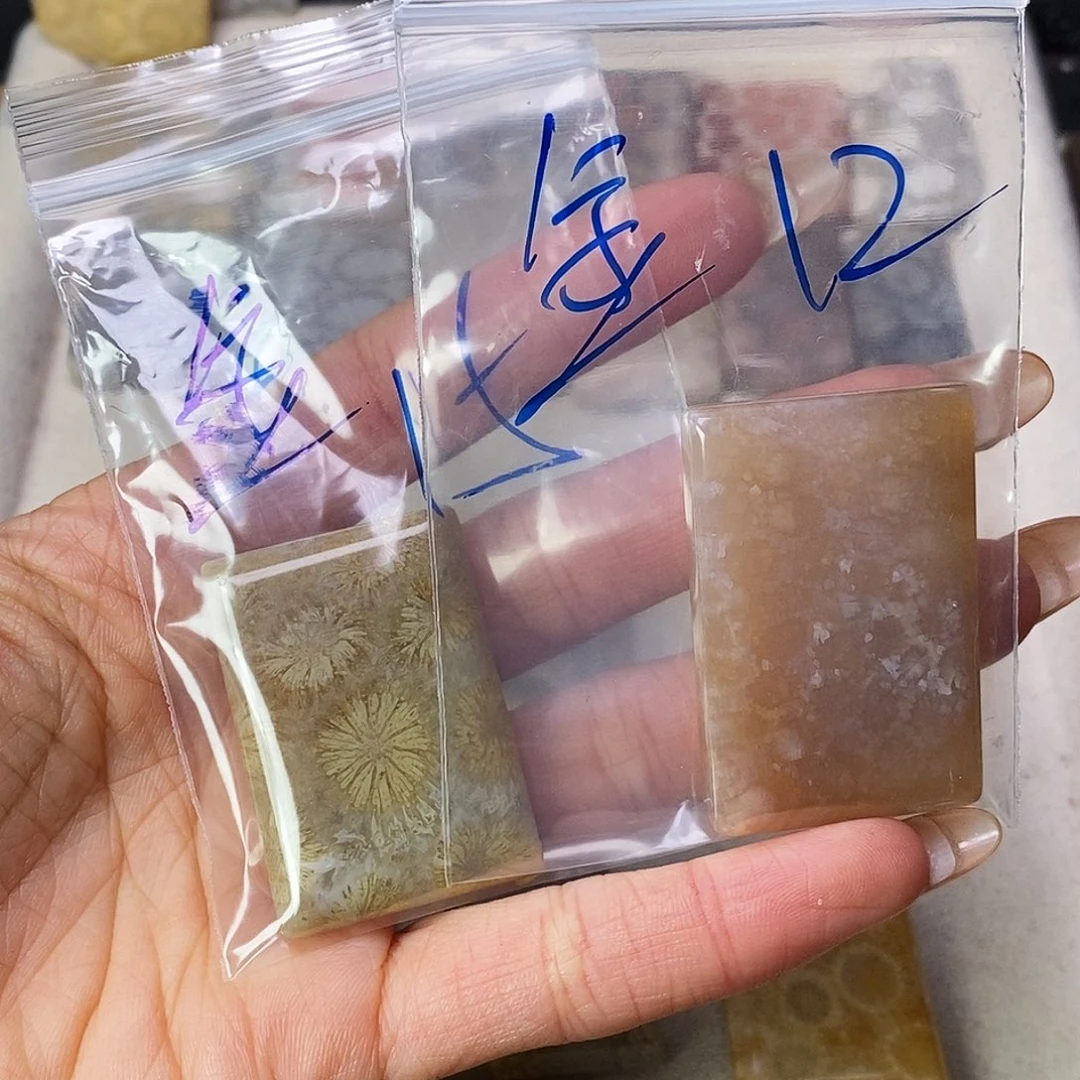 查罗石合金颈饰金**拿