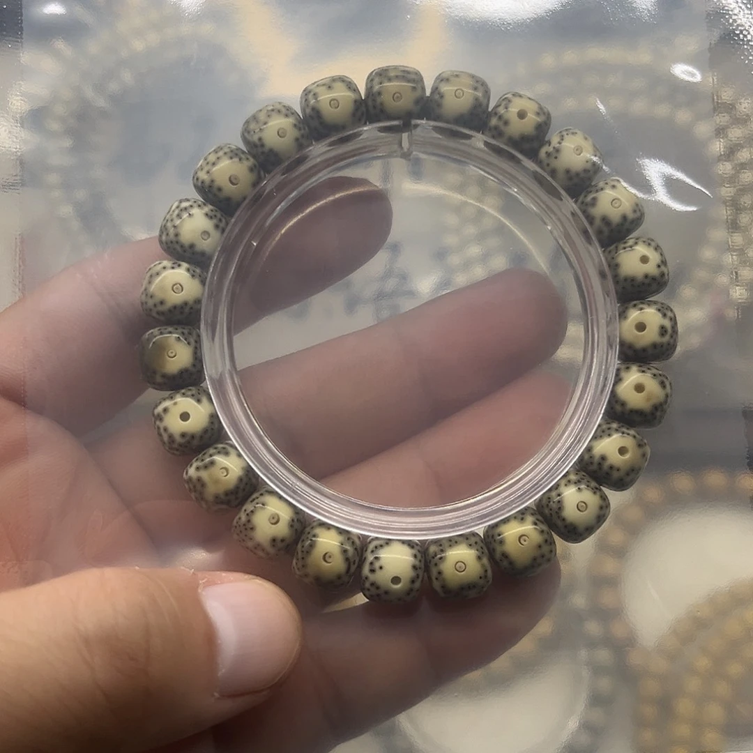 Ｒ***Ｉ手串星月菩提卡10大眼