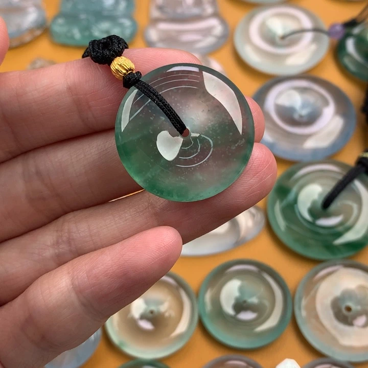 颈饰未镶嵌翡翠….