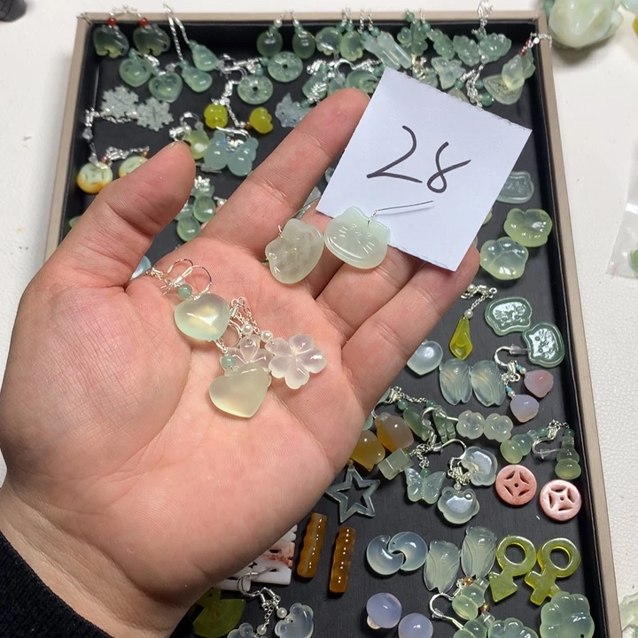 b****蛇纹石玉合金耳钉