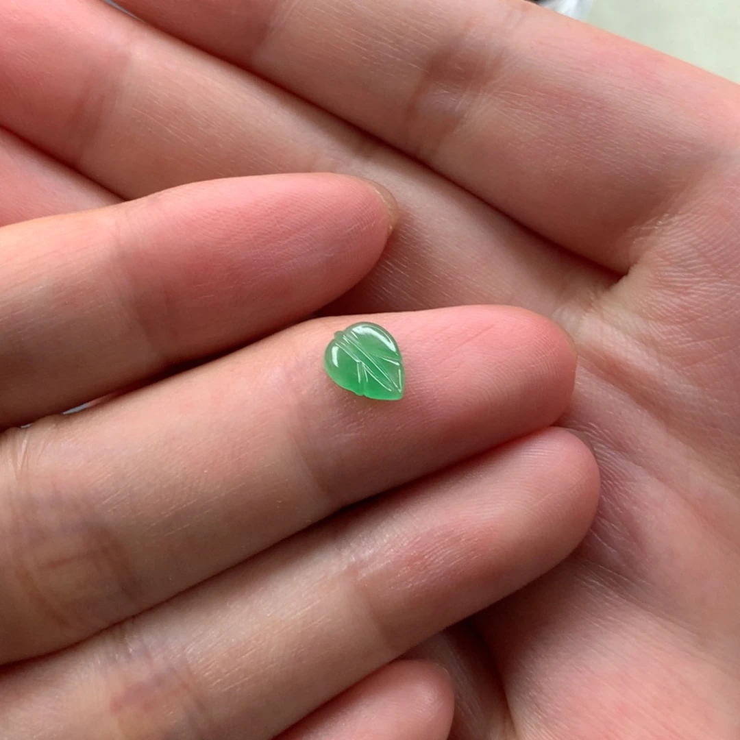 颈饰未镶嵌翡翠叶子