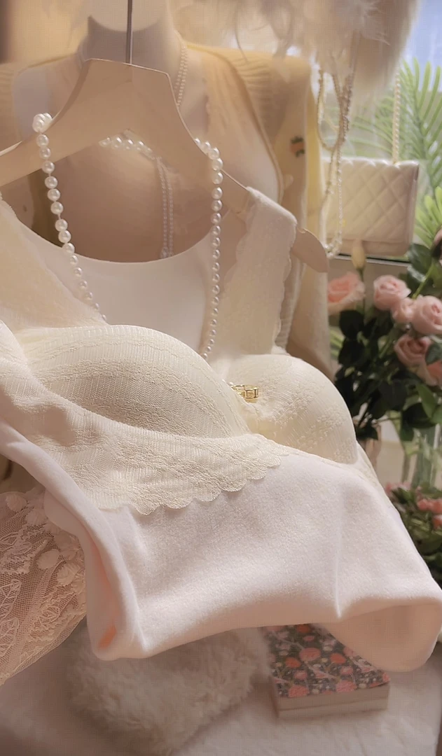 L2025德绒蕾丝保暖背心女士内衣带胸垫发热加绒无痕加厚防寒打底