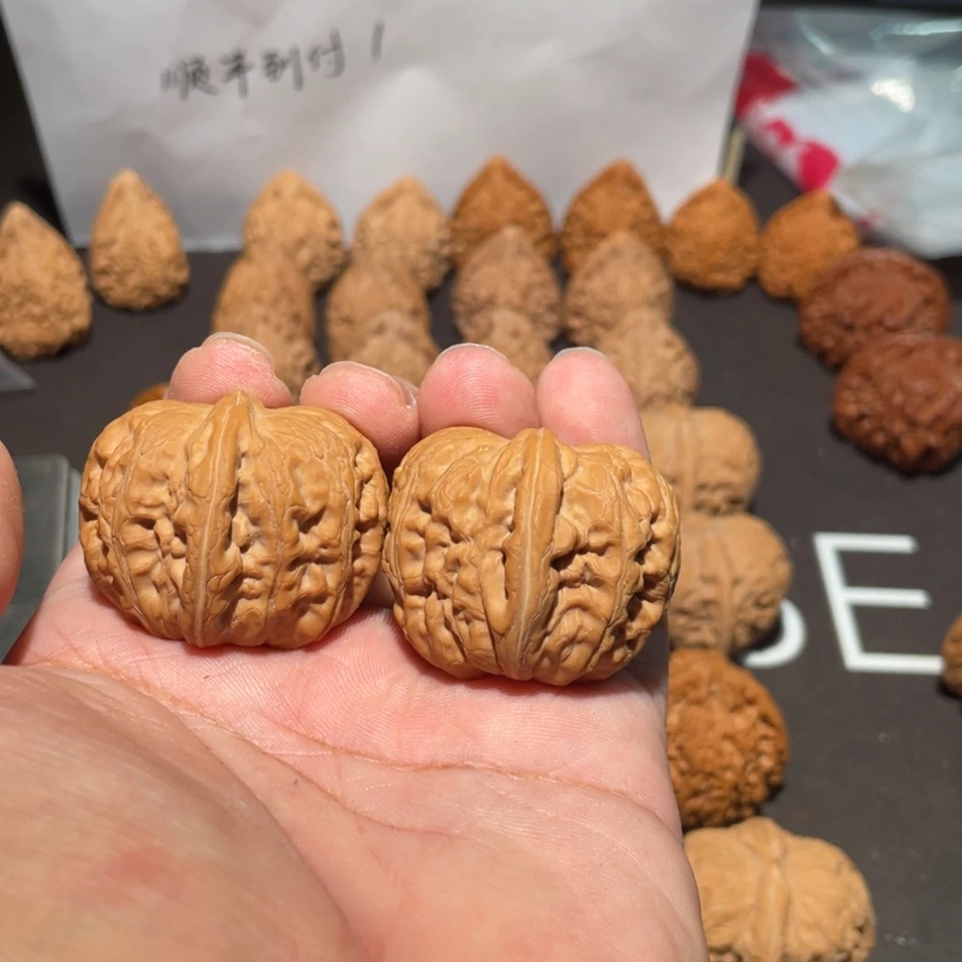 文玩核桃把件0****.元宝38