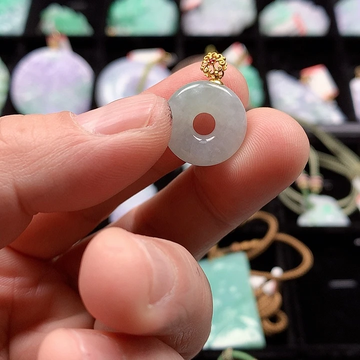 颈饰18K金镶嵌翡翠