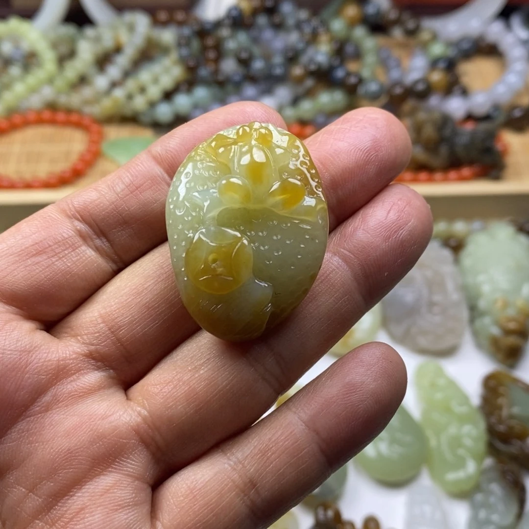 和田玉（糖玉）颈饰未镶嵌