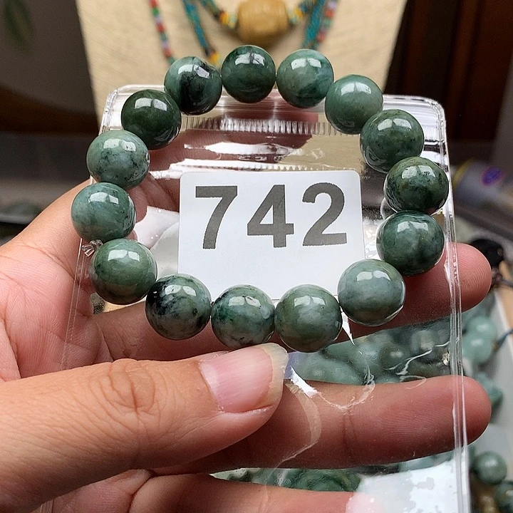 翡翠颈饰未镶嵌玛*翡翠
