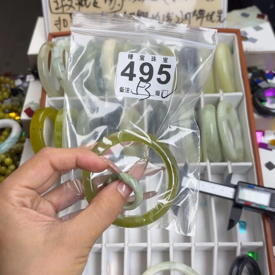 未镶嵌蛇纹石玉手镯咸****?
