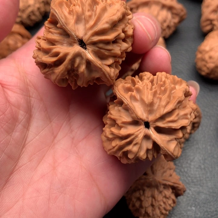 文玩核桃吊坠長*狮子头