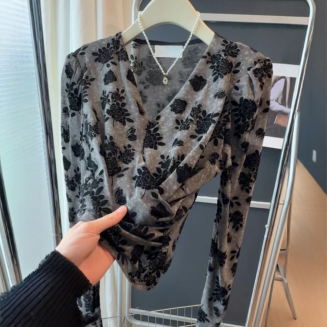 法式复古显瘦交叉v领打底衫女2025春季新款百搭时髦纯欲风上衣潮