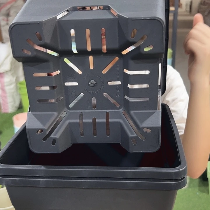 方形口26高28黑色带托3个