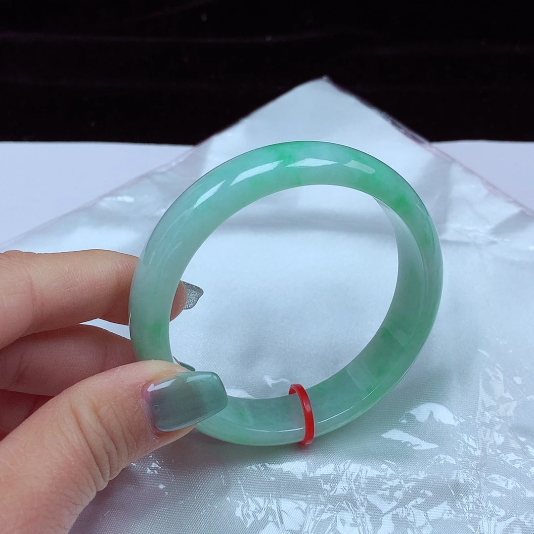 翡翠手镯未镶嵌圈口57