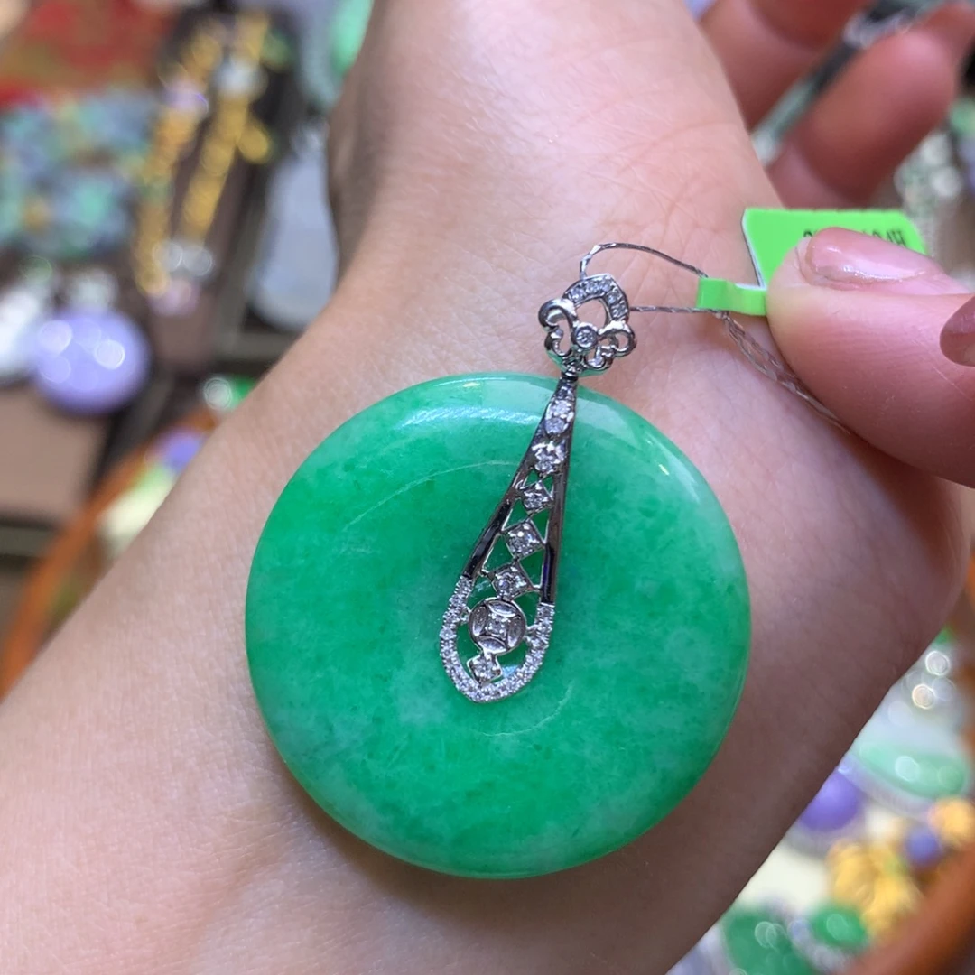 翡翠18K金镶嵌颈饰