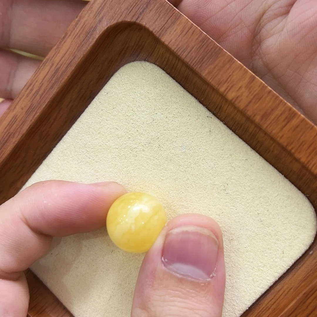 蜜蜡未镶嵌珠宝奇石
