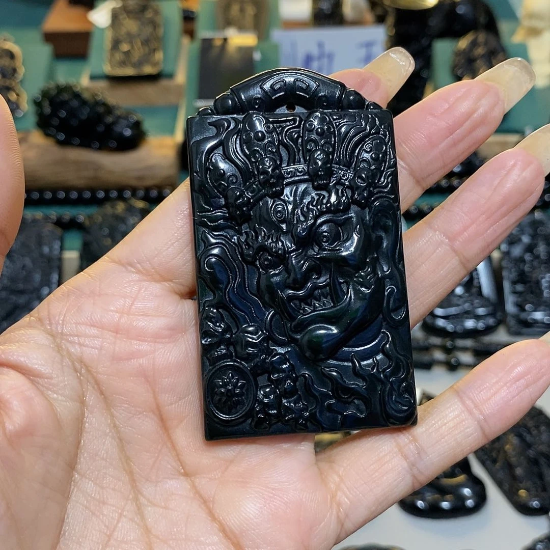 江***画蛇纹石玉未镶嵌颈饰